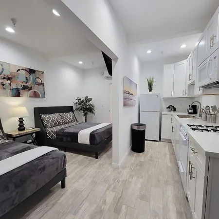 Modern Studio Apartment Right Next To Mrc Hotel 5 Minutes To Rodeo Drive